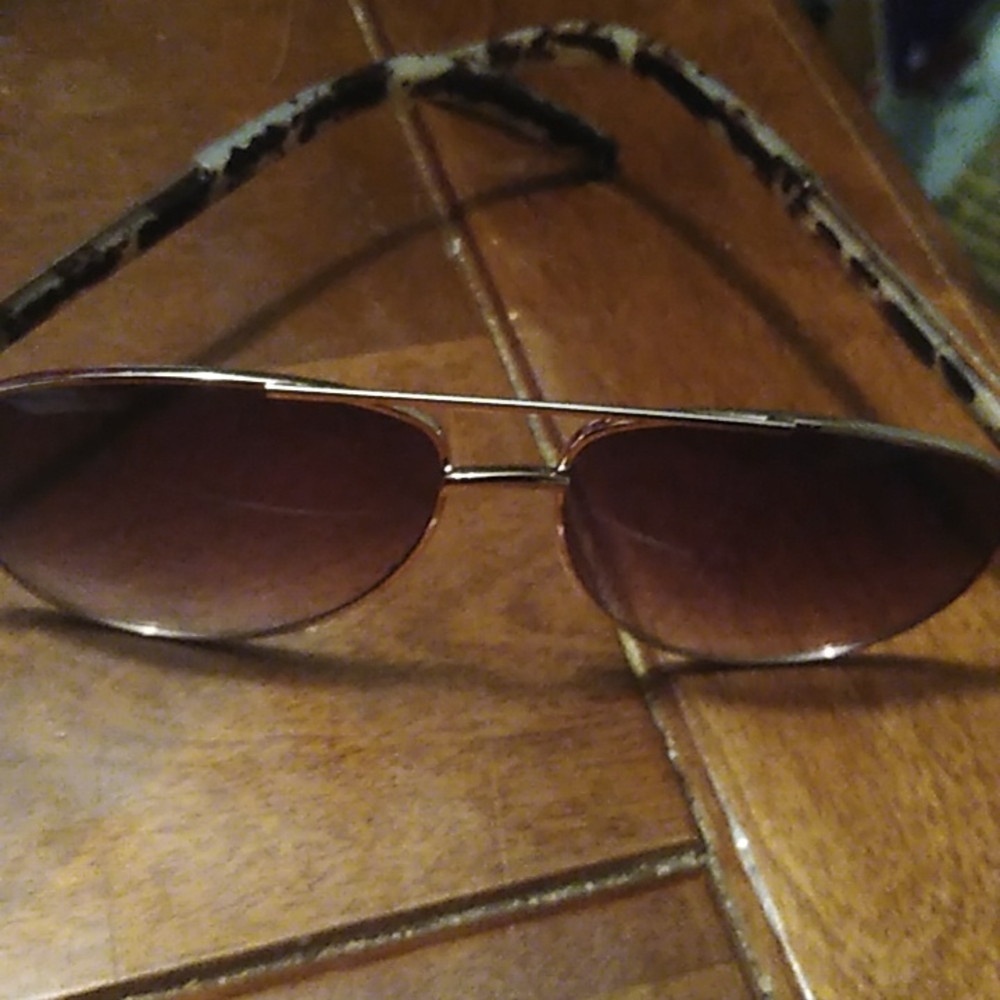 Polarized Rose Gold Frame Foster Grant Sunglasses